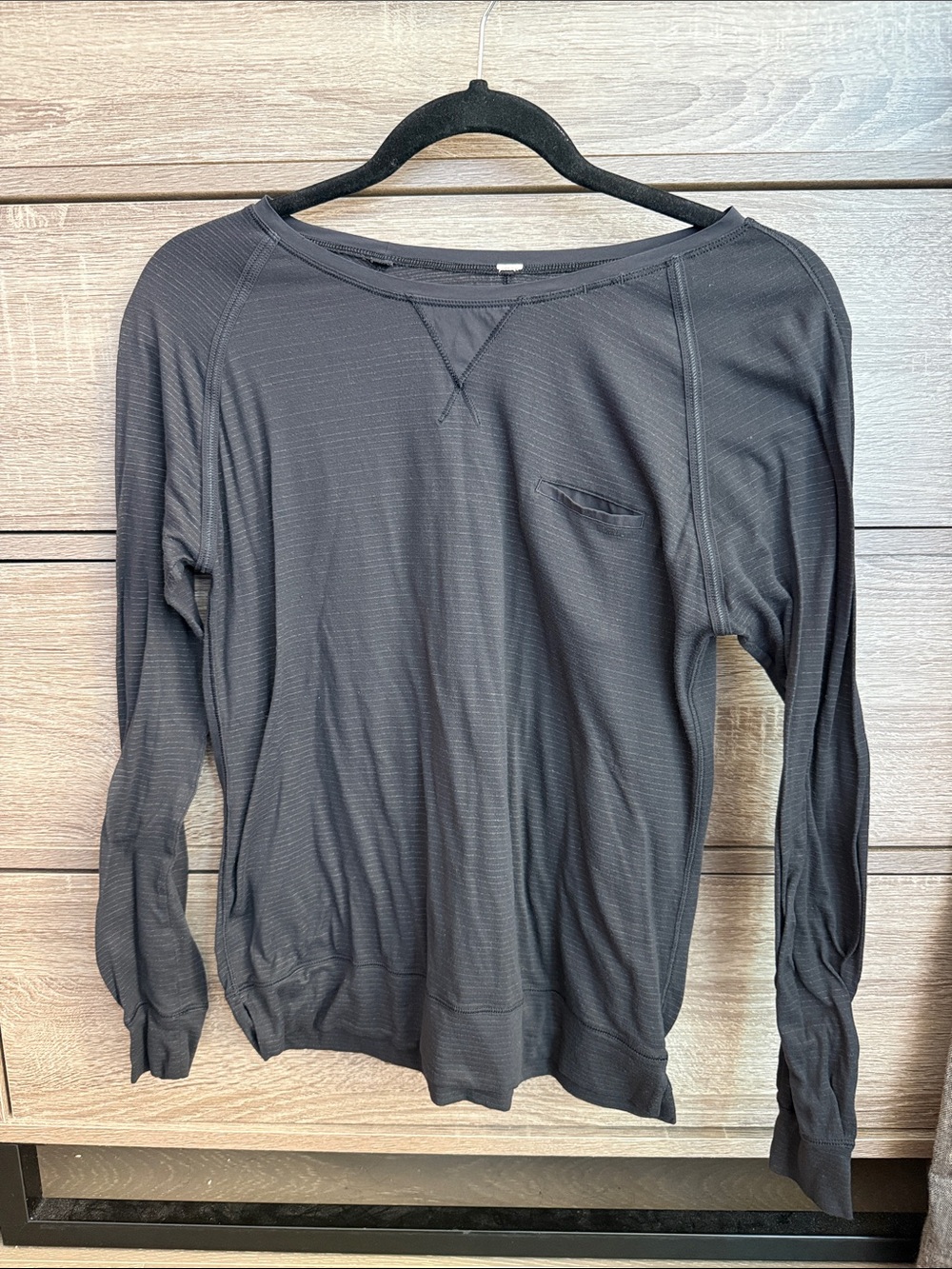 Lululemon lightweight long sleeve size 4